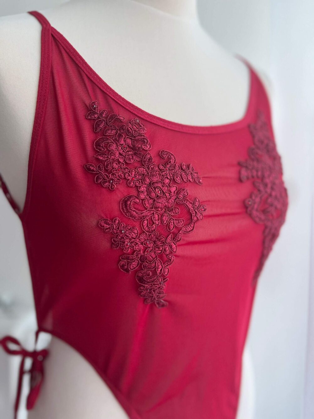 Valentine necc csipkés body