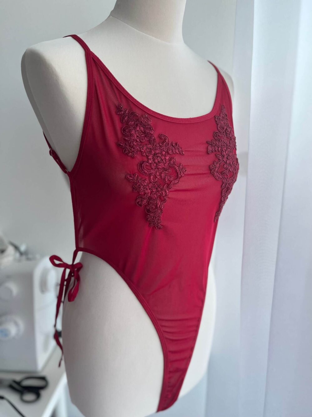 Valentine necc csipkés body